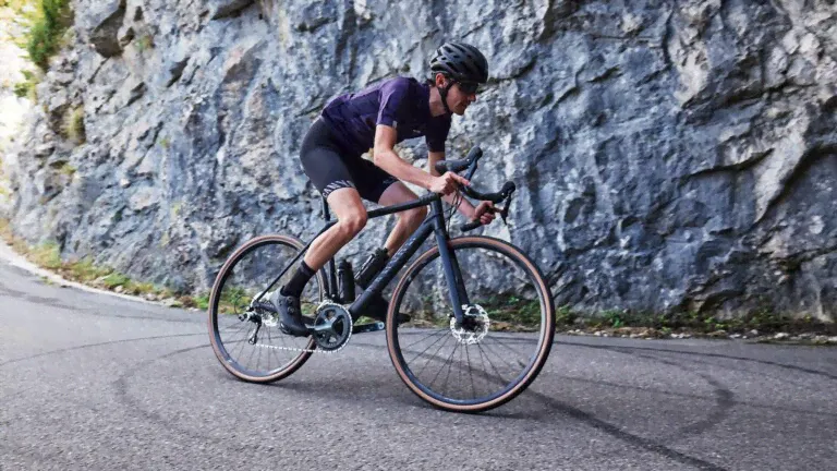 Canyon Endurance AL road bikes feature a low weight and high stiffness with clean optics-0