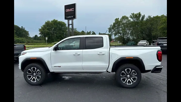 2024 GMC Canyon AT4 Summit White #17088